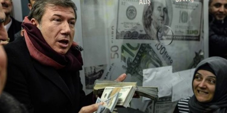 ‘Organize Örgüt’le suçlanıyor ama Yurtdışı yasağı kaldırıldı!