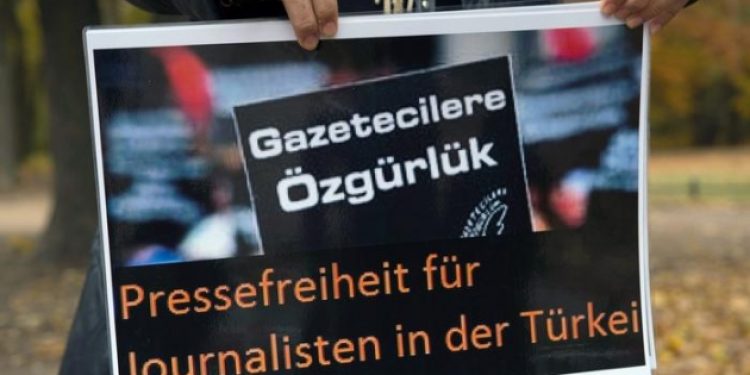 Avrupalı parlamenterlerden Türkiye’de tutuklu gazetecilere destek