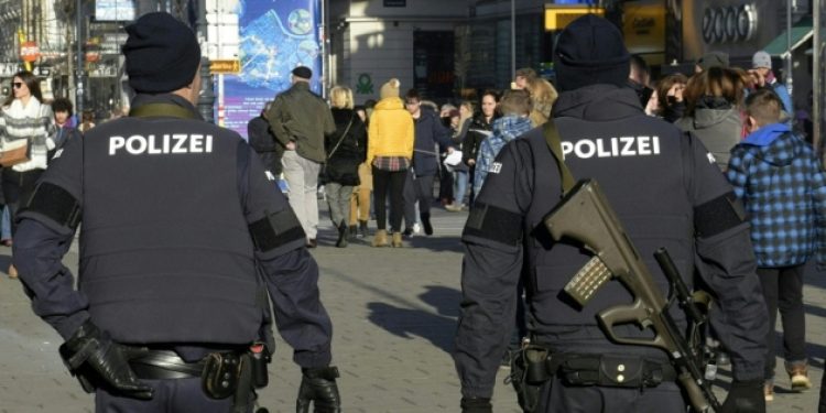 Berlin’de basılan evde 20 bin mermi bulundu