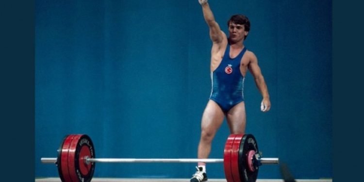 Naim Süleymanoğlu beyin kanaması geçirdi