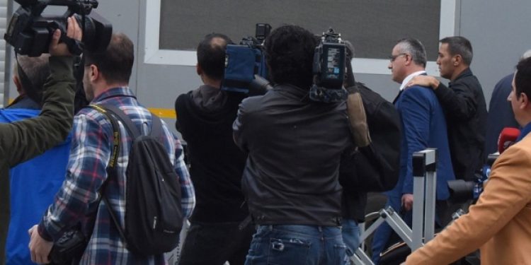 Gökçek’in istifa toplantısında Akit muhabirine dayak!