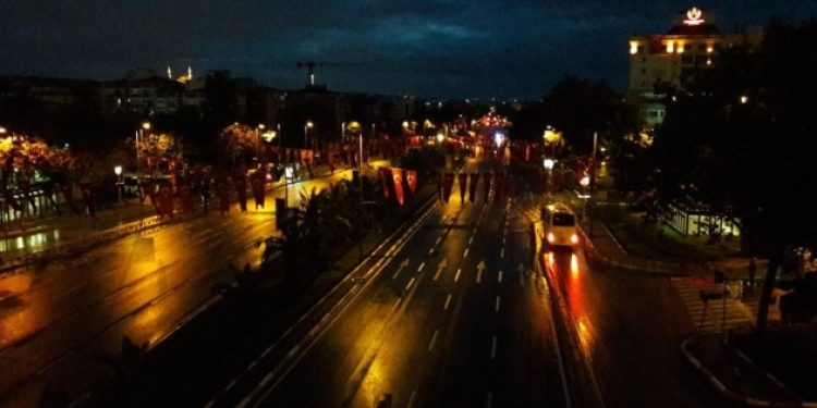 Vatan Caddesi trafiğe kapatıldı