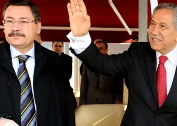 Gökçek gitti, Arınç sabit tweetini kaldırdı