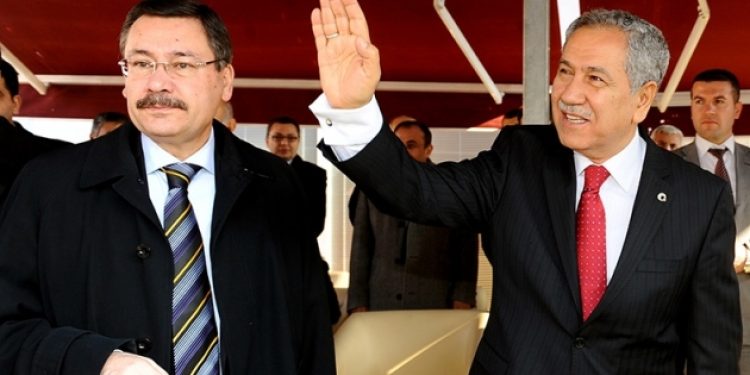 Gökçek gitti, Arınç sabit tweetini kaldırdı