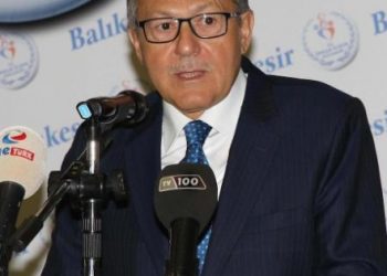 Balıkesir Büyükşehir Belediye Başkanı Ahmet Edip Uğur gözyaşlarıyla istifa etti