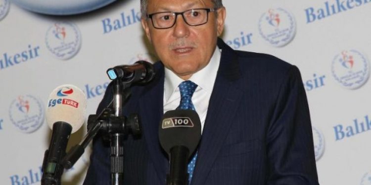 Balıkesir Büyükşehir Belediye Başkanı Ahmet Edip Uğur gözyaşlarıyla istifa etti