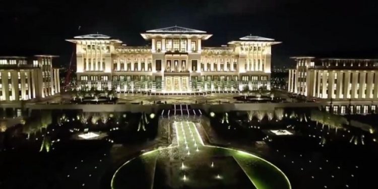 Sarayın maliyeti 3 milyara çıkacak