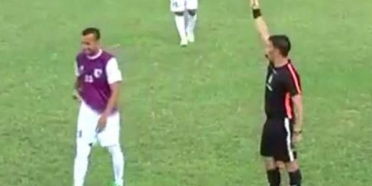 Tarihin en hızlı kırmızı kartı… 7 saniyede atıldı!