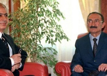 Sezer anayasa kitapçığını neden fırlattığını anlattı