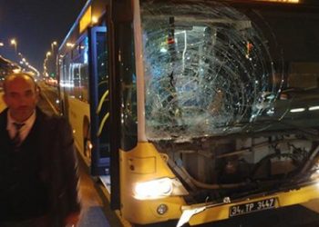 Metrobüs yayaya çarptı!