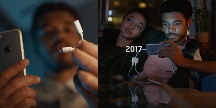 Samsung, Apple ile fena dalga geçti