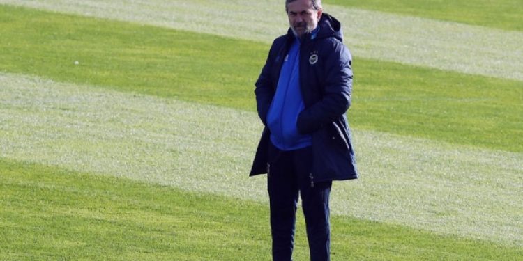 Fenerbahçe’de kaptanlar Aykut Kocaman’a söz verdi
