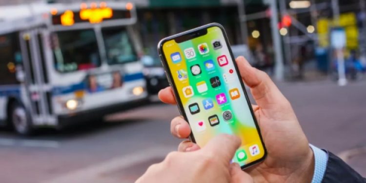 Apple, iPhone X ekranlarında sorun olduğunu kabul etti