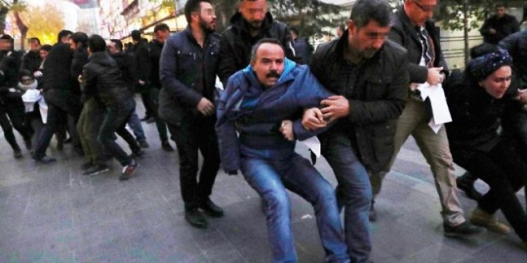 İHD’nin raporu Türkiye’deki kötü muaemleyi ortaya koydu