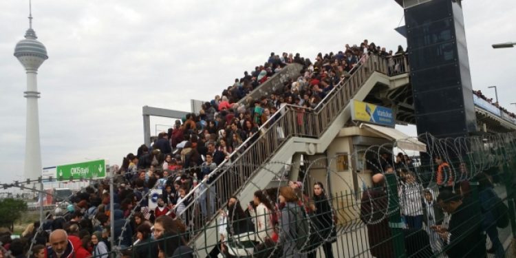 TÜYAP Kitap fuarında Cumartesi izdihamı!