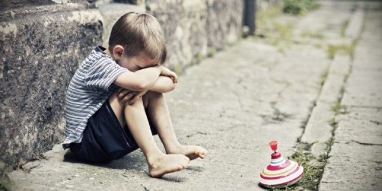 Tutuklu babasına kavuşmak için ettiği dua yürekleri parçalıyor