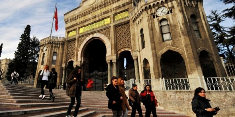 İstanbul Üniversitesi’ne atananlar yan gelip yatmış