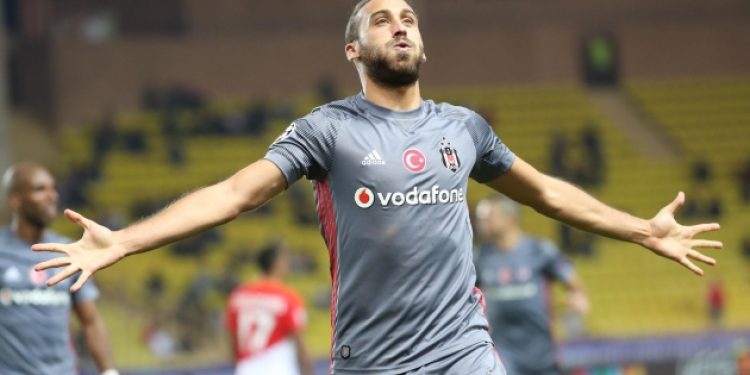 Newcastle United, Cenk Tosun için Türkiye’ye geliyor