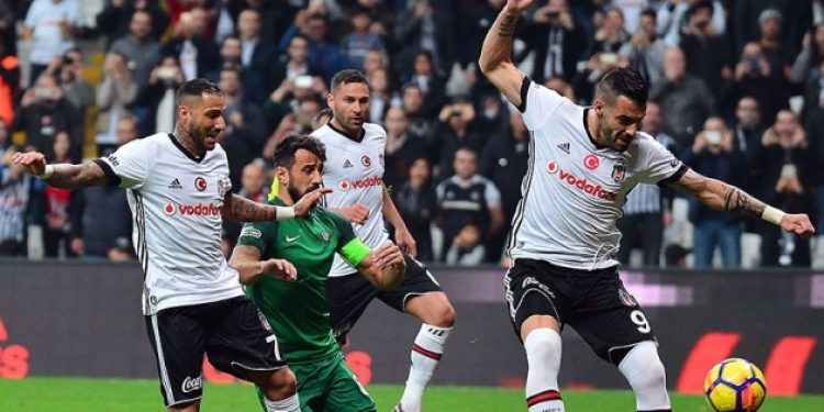 Beşiktaş zirve yarışında 2 puan kaybetti!