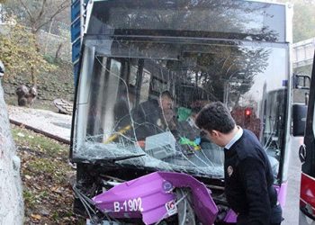 İETT otobüsü kaza yaptı