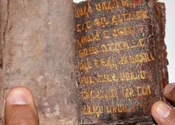 Altın yazmalı Tevrat ele geçirildi
