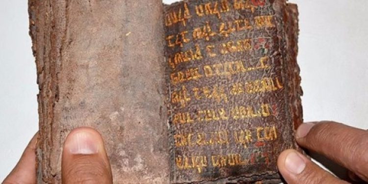 Altın yazmalı Tevrat ele geçirildi