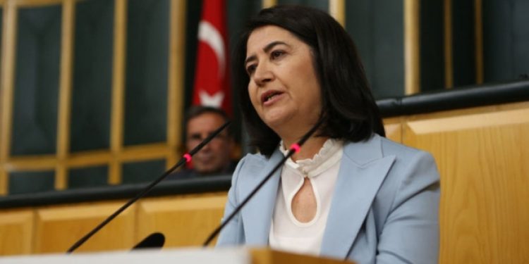 HDP sordu: Zarrab konusunda neden bu kadar telaşlısınız?