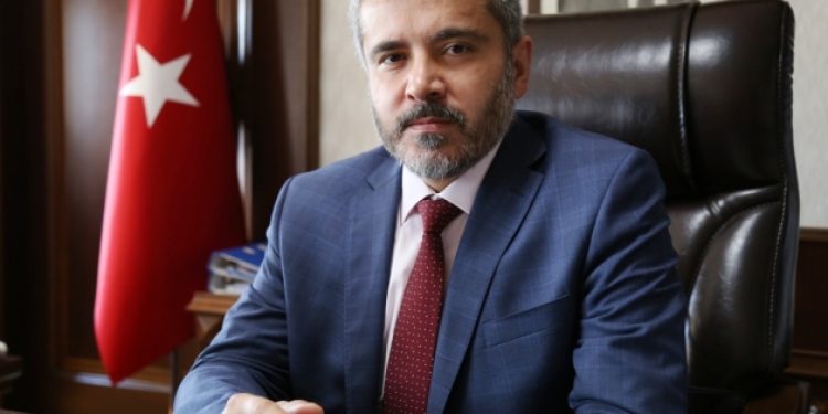 Rektörden kendi ödeneğine yüzde 600 zam