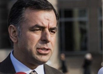 Silivri’de 12 Eylül manzaraları… Bu sefer de Gazeteci Oğuz Usluer’in saçı zorla kesildi..