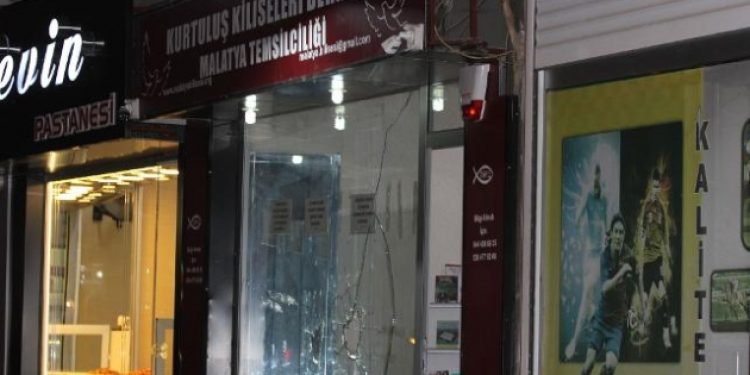 Malatya’da provokatif saldırılar.. Kurtuluş Kiliseleri Derneği’ne taşlı saldırı..