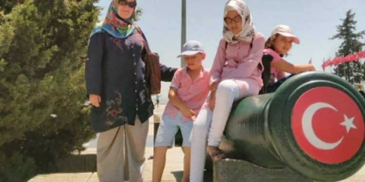 Maden ailesi Müslüman Göçmenler Mezarlığına defnedildi