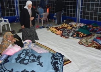 Muğla’daki deprem sonrası halk sokakta sabahladı!