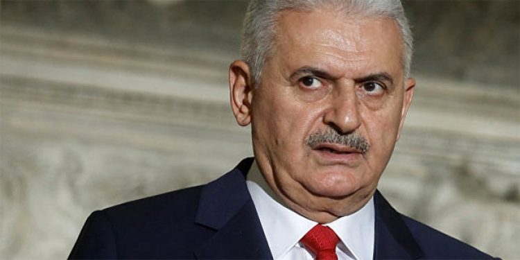 Binali Yıldırım, bu kez de ‘kendisini duygulandıran şairi’ karıştırdı