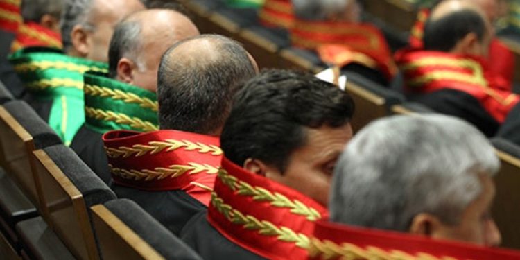 OHAL nedeniyle görevlerinden ihraç olan yüksek yargı üyeleri hakim karşısında