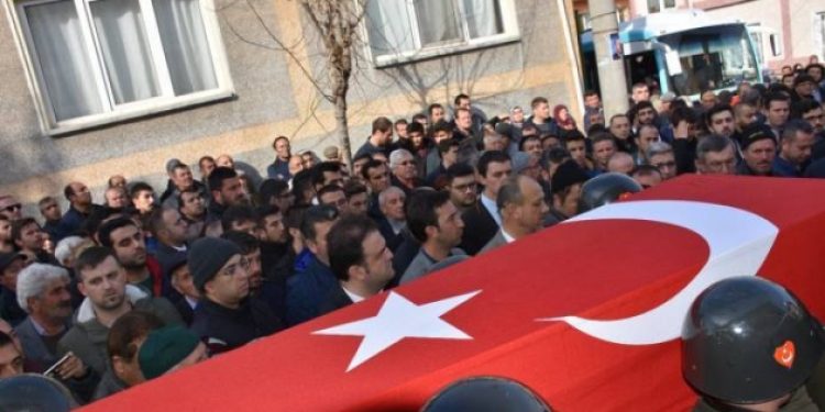 Şehit olarak duyurulan askeri vefat olarak gömdüler..