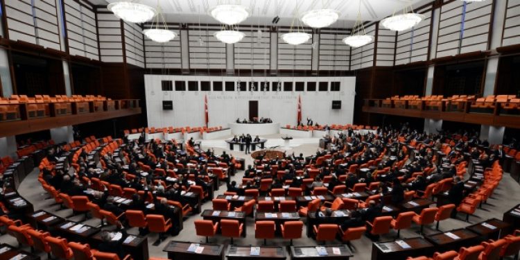 Demirtaş ve Kılıçdaroğlu hakkındaki fezlekeler Meclise geldi..