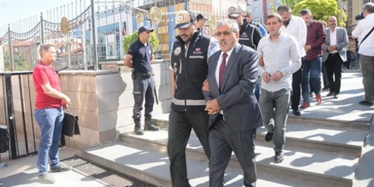 Yılmaz Büyükerşen’e saldıranlar tahliye edildi