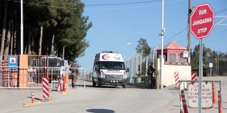 Cezaevini bomba arıyoruz diye köpeklerle bastılar