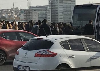 İstanbul’da iki metrobüs çarpıştı! Yaralılar var