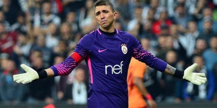 Derbinin kader adamı Muslera