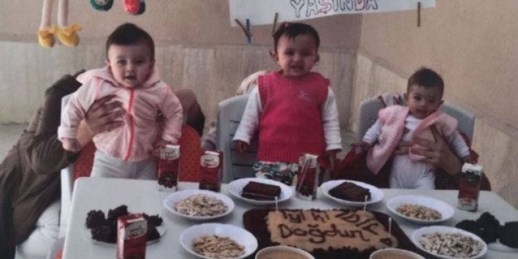 Güney Afrikalı yetimler, hapishanedeki bebekler için yürüdü!