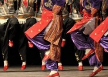 Halk oyunları için Macaristan’a giden 11 dansçı iltica etti