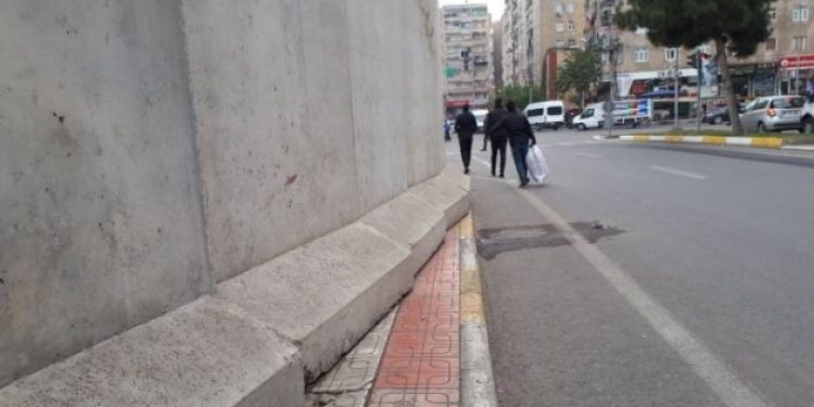 Devlet bariyerlerin ardında