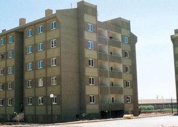 AKP, kamu lojmanlarını satmak için yasayı meclisten geçirdi..