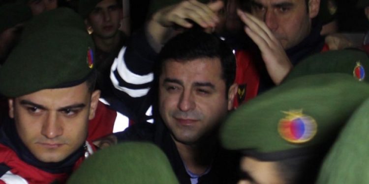 Demirtaş, 12 sayfalık dilekçeyle duruşmaya bizzat katılmak istediğini söyledi