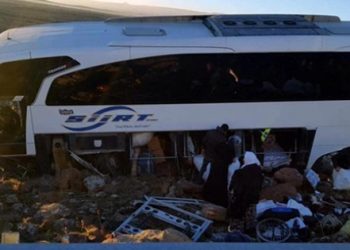 Yolcu otobüsü şarampole devrildi: 15 yaralı