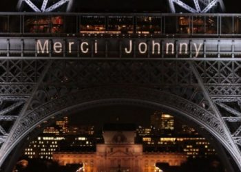 Eyfel Kulesi Johnny Hallyday’in ölümünden sonra ışıklandırıldı: Merci Johnny..