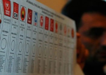 AKP seçim yasasında tartışmalı uygulamaları tekrar ısıtıp gündeme getiriyor..