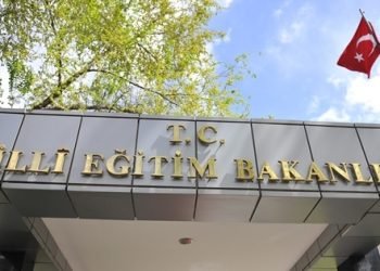 Öğretmenlere kıskaç üstüne kıskaç