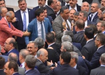 CHP’lilerin üzerine yürüdüler